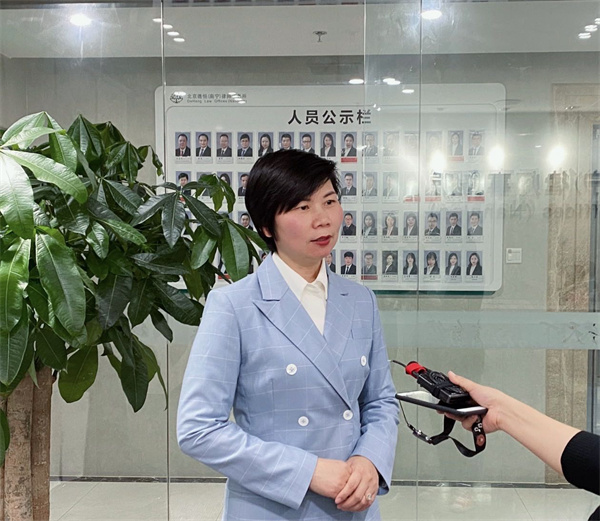 蒋爱兵律师接受广西电视台《法治最前线》栏目组采访，就借款投资等法律问题 (1)